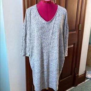 J. Jill  Dress  Mini. gray/white mix knit stretch  V-neck  3/4 sleeves loose fit